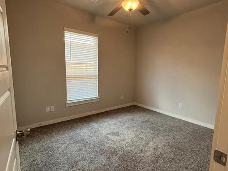 628 Blackland Dr — Photo 10