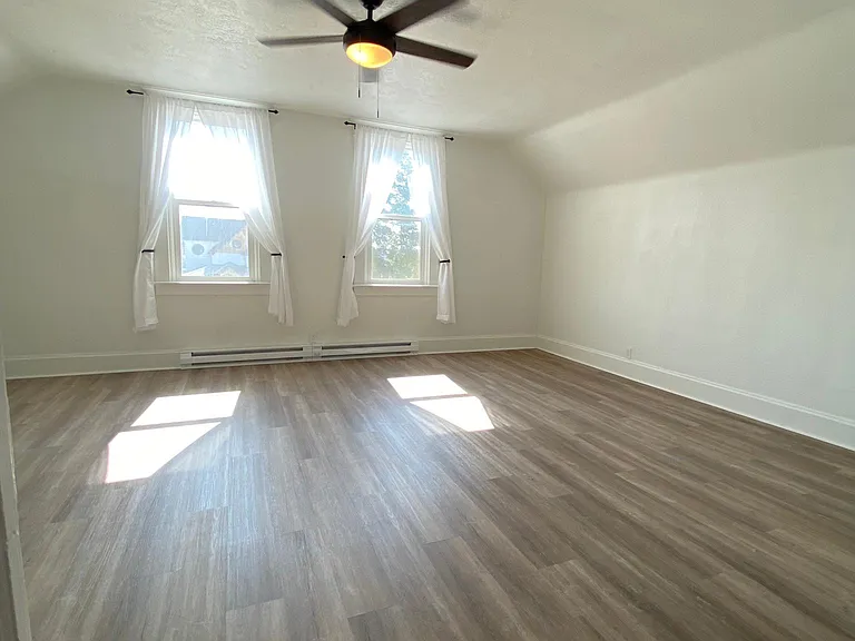 226 W Shannon Ave — Photo 4
