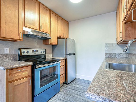 Unit 220 2nd Floor 1 bedroom with So much cabinet and counter space!!