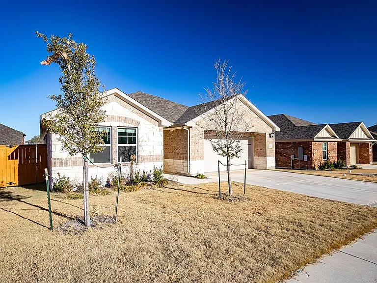 1601 Longhorn Ranch Dr — Photo 2