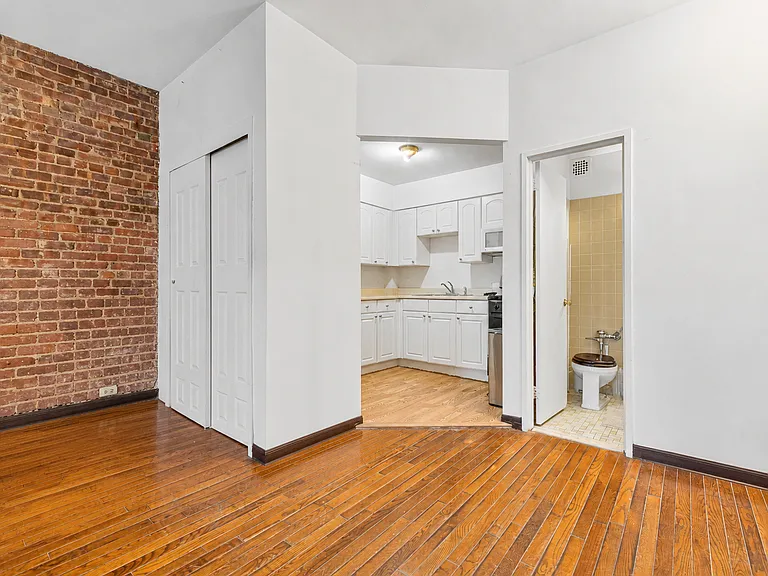 46 W 87th St #4B — Photo 3