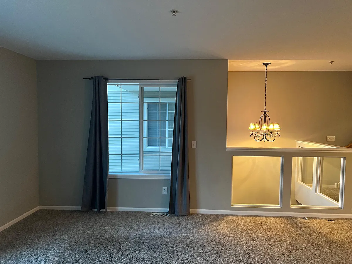 Living room (empty) - 6934 S Park Dr