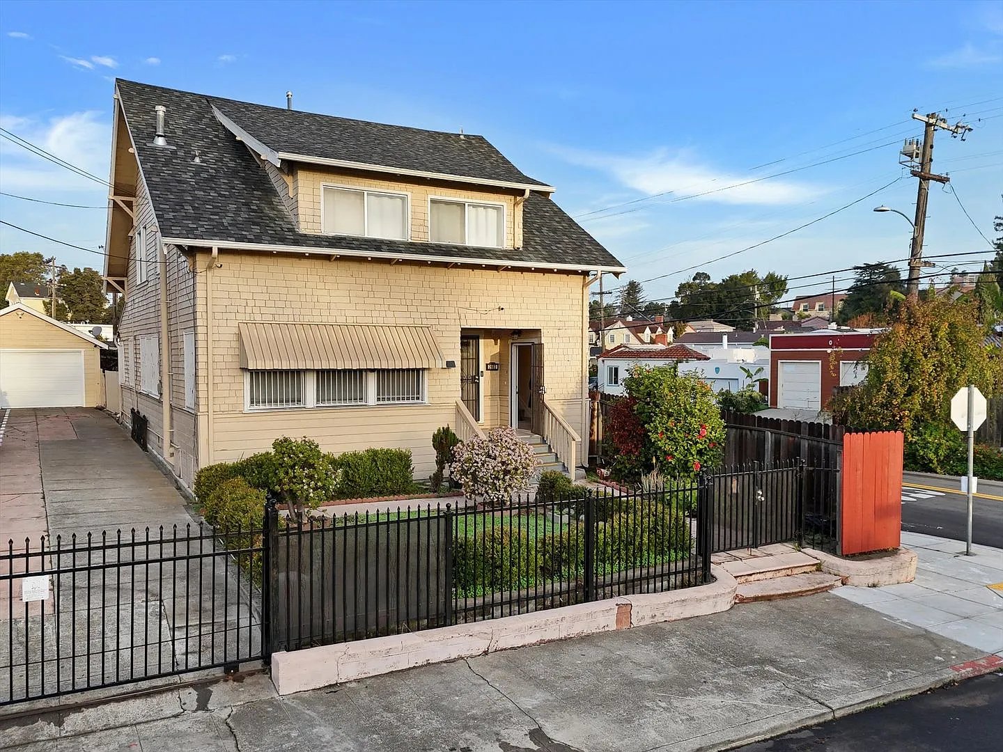 2683 Grande Vista Avenue — Photo 1