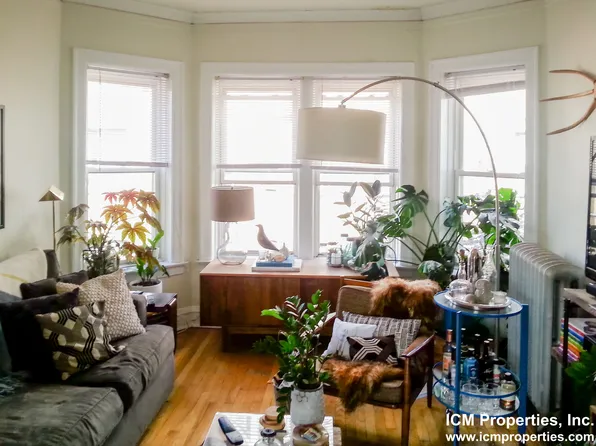 3913 N Pine Grove Ave #3E, Chicago, IL 60613