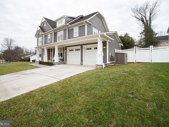 2nd image of 10117 Dickens Ave