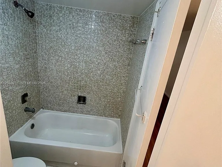 210 W Park Dr #2012 — Photo 7
