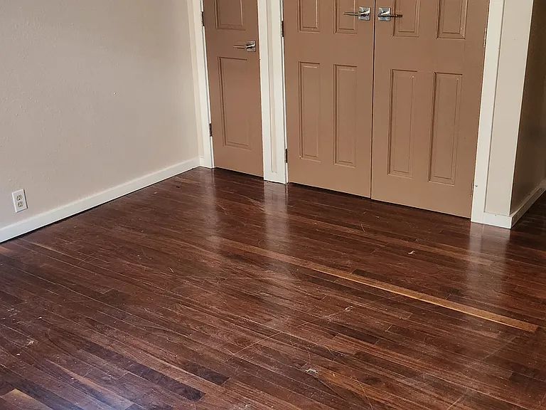 1320 Glenaire Dr — Photo 2