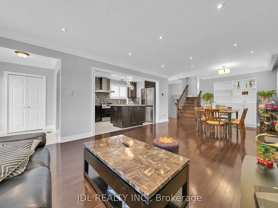 53 Southdale Dr