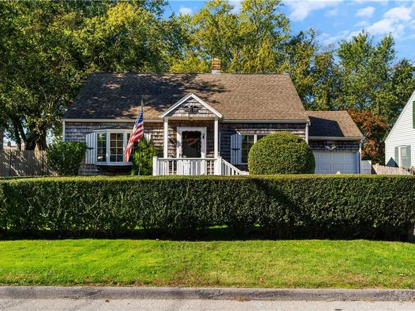 35 King Rd, Middletown, RI 02842