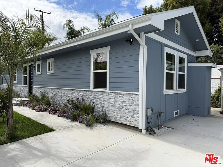 17175 Rayen St — Photo 1