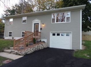 49 Fieldpoint Rd, Montgomery, IL 60538