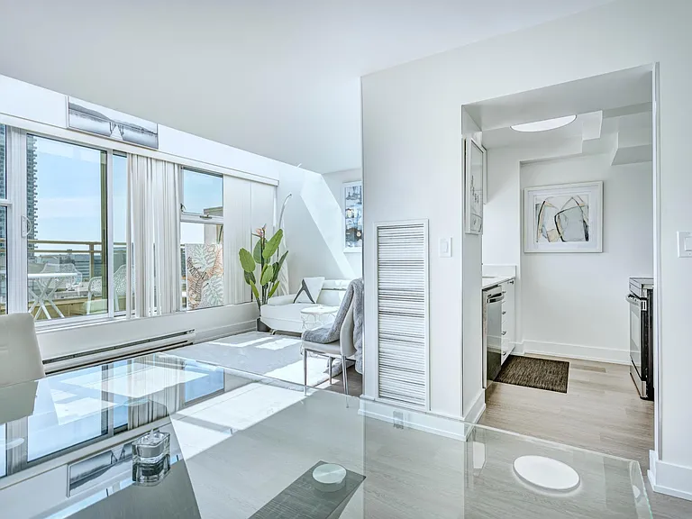 222 The Esplanade — Photo 1