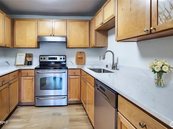 1215 S 237th Lane #1308, Des Moines, WA 98198