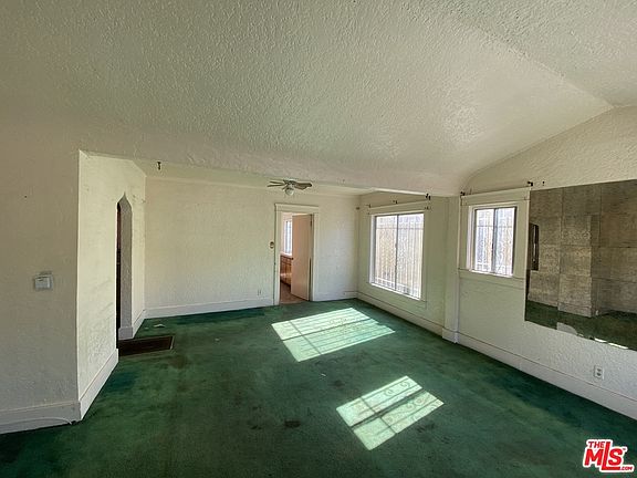 5th image of 5832 S Van Ness Ave