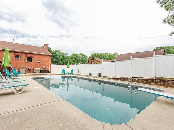 5th image of 397 Woodland Dr
