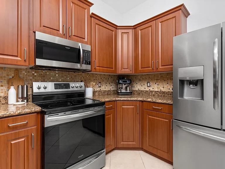 1222 NE 18th Ave #1 — Photo 13