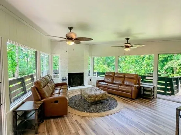 862 Lakeshore Dr, Brookeland, TX 75931