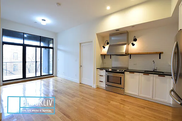 Rented by null | media 32