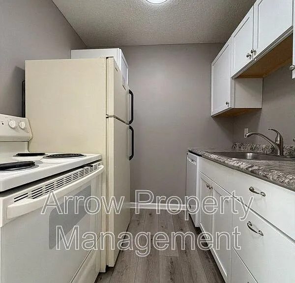1119 E St #12 — Photo 3