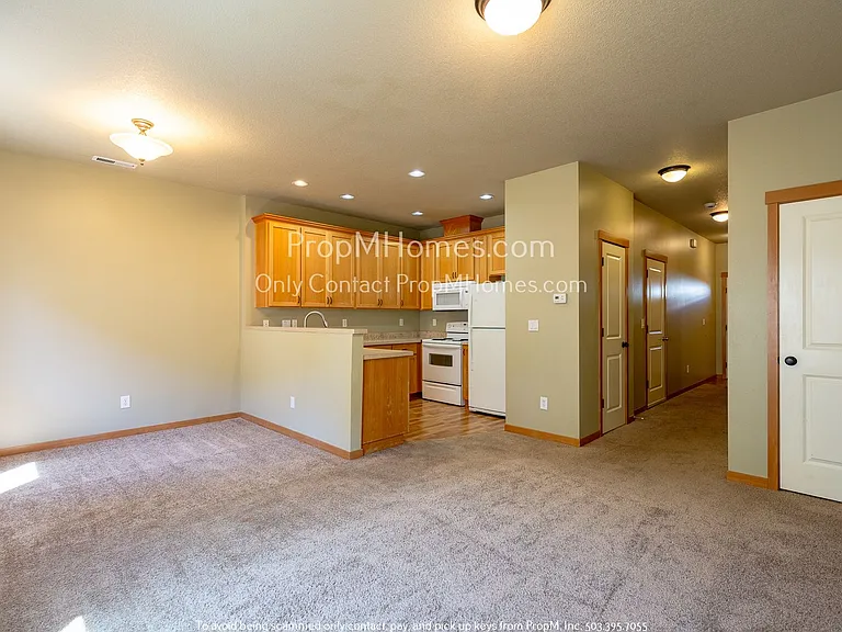 2611 SE 105th Ave — Photo 3