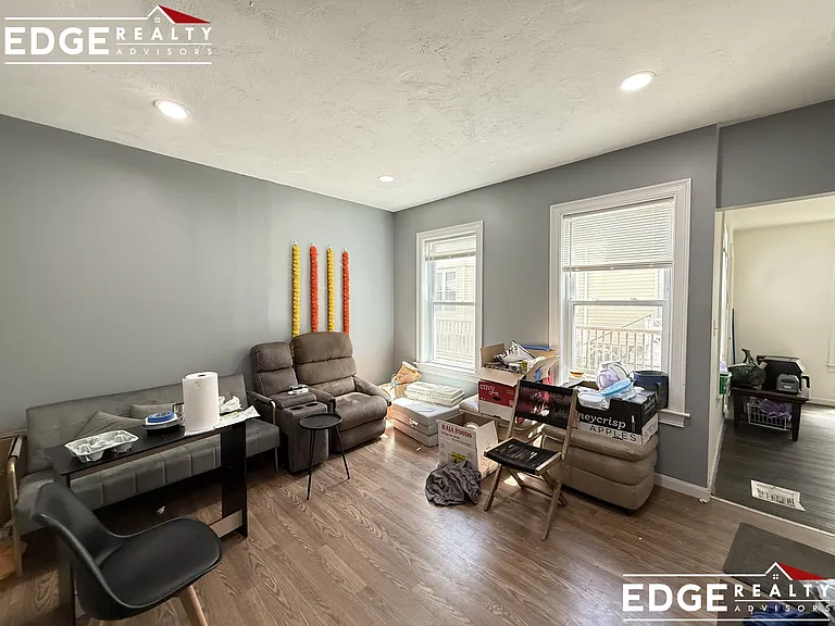 81 Alder St #B — Photo 2