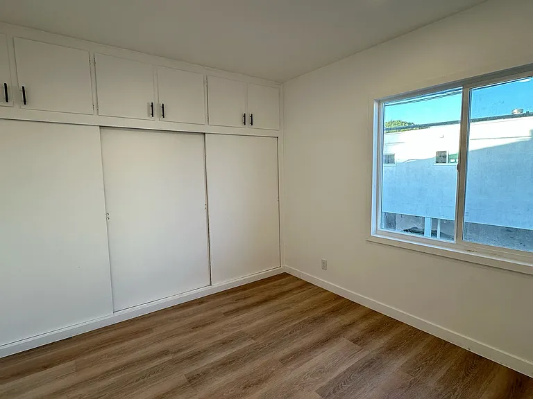 1027 Euclid St — Photo 4