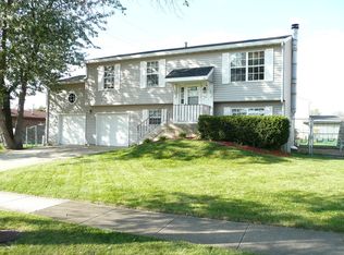 662 Blackhawk Ln, Bolingbrook, IL 60440