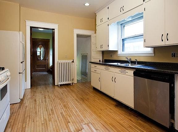 4th image of 1658 Blair Ave