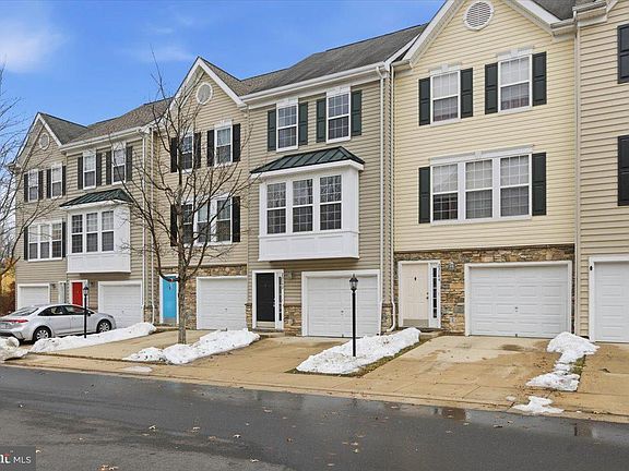 2nd image of 23142 Blackthorn Sq