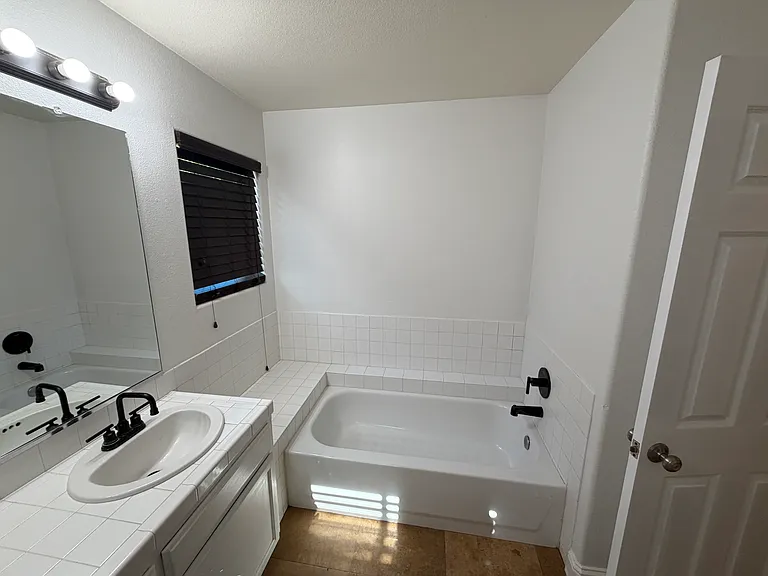 6295 N Babigian Ave — Photo 9