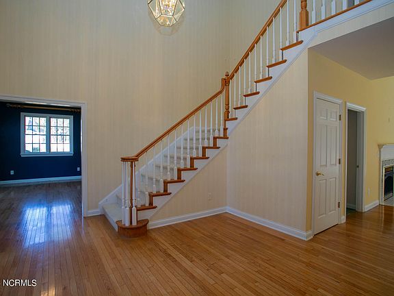 3rd image of 124 Carriage Park Drive