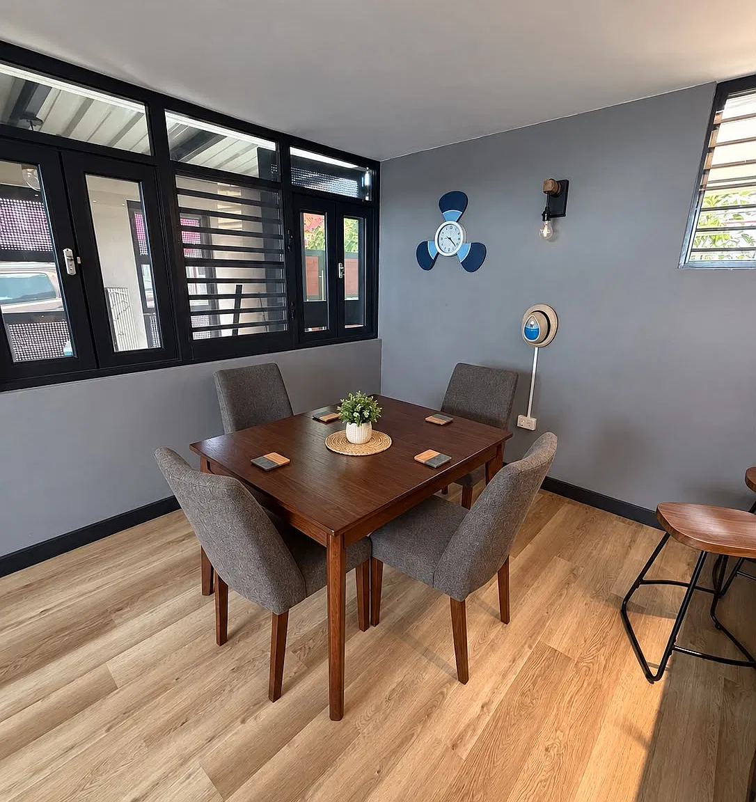 3 bed, 1500 sqft, $2,100 — Photo 2