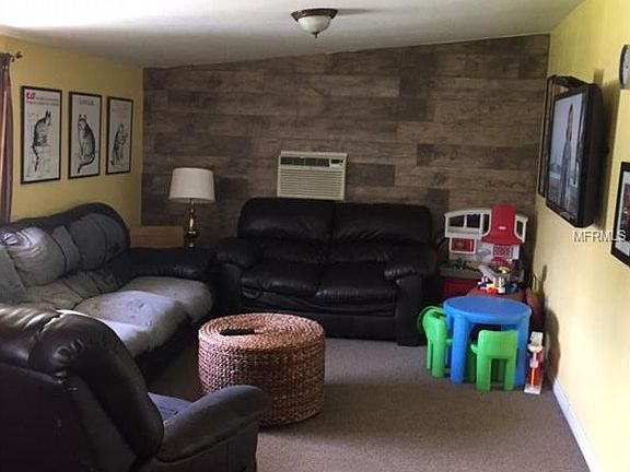3rd image of 8025 Crandal Ct