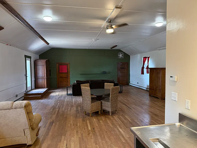 299 W Jefferson Ave — Photo 3