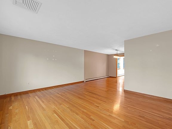 4th image of 59 Indian Meadow Dr