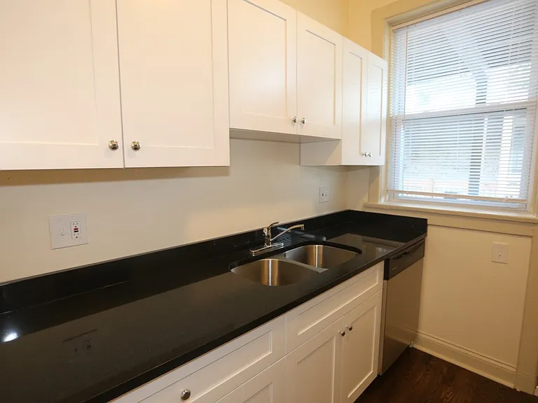 4716 N Racine Ave #E4 — Photo 3