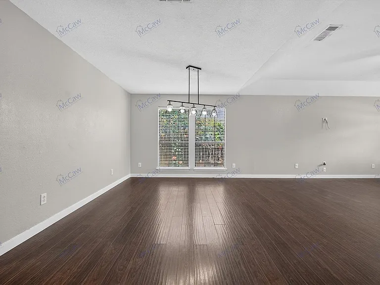 7001 Bentley Ave — Photo 7