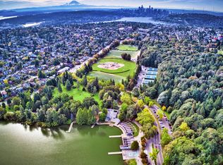 8102 Green Lake Dr N, Seattle, WA 98103