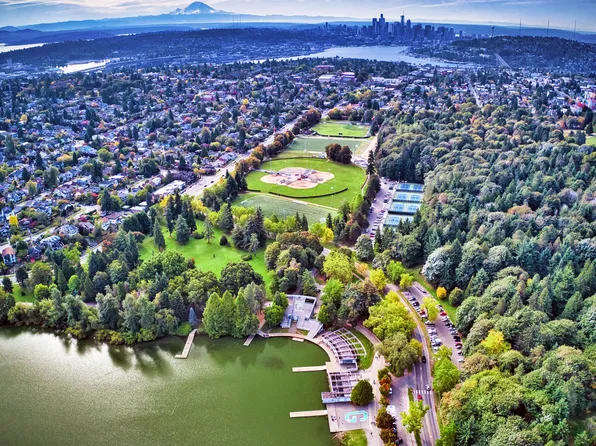 8100 Green Lake Dr N, Seattle, WA 98103