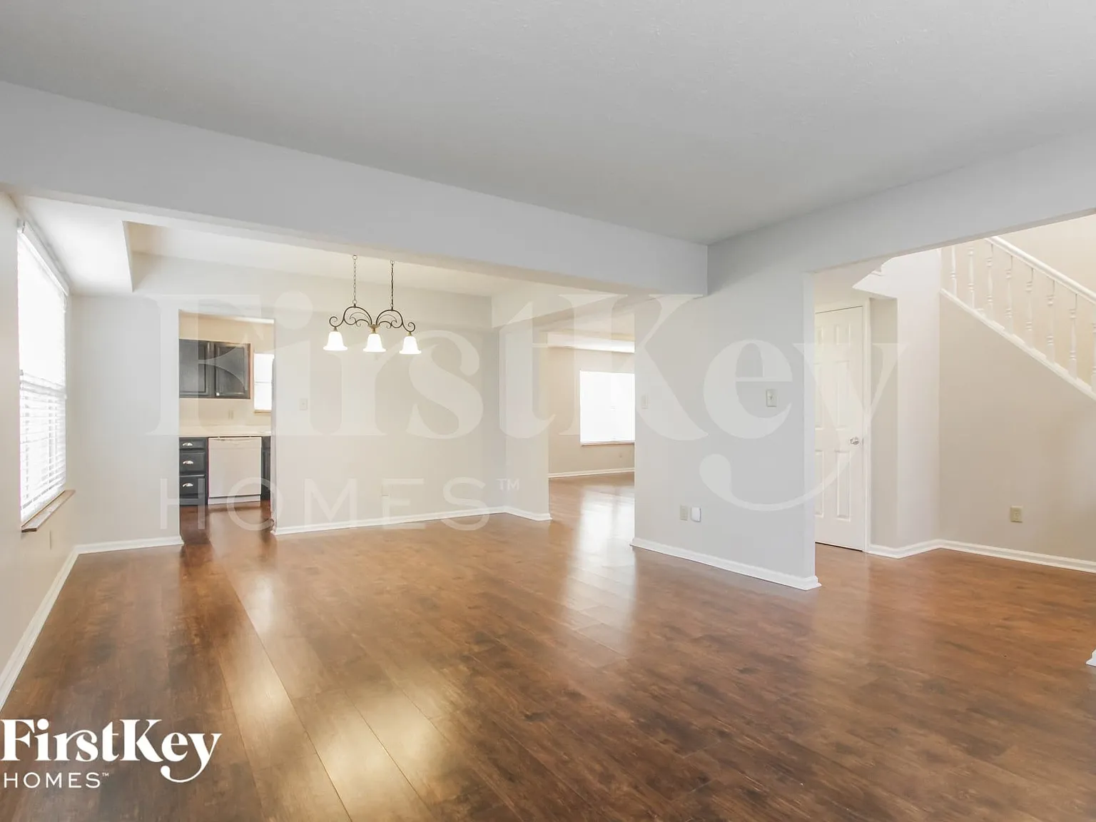 4 bed, 2.5 bath, 1976 sqft, $2,285 — Photo 3