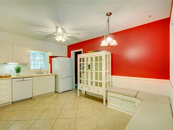 4th image of 114 Arthur J Moore Dr