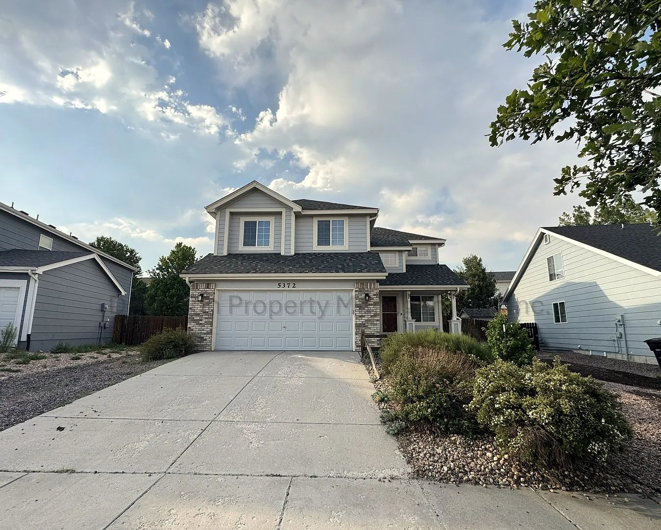 Gorgeous 5 Bedroom House in Stetson Hills — Photo 1