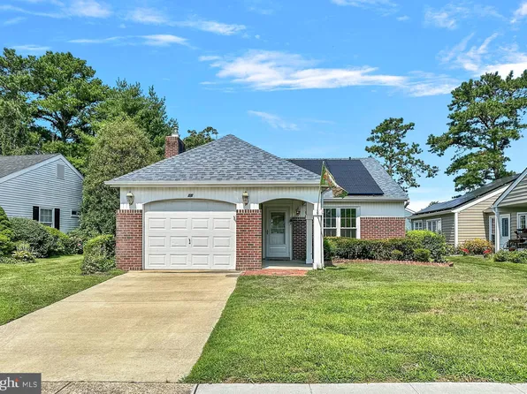 16 Burtons Dr, Southampton, NJ 08088