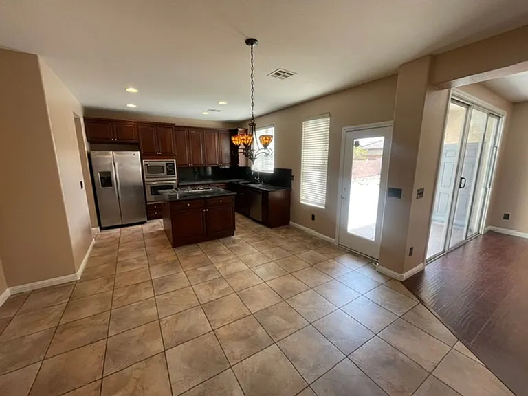 5645 Breckenridge St — Photo 10