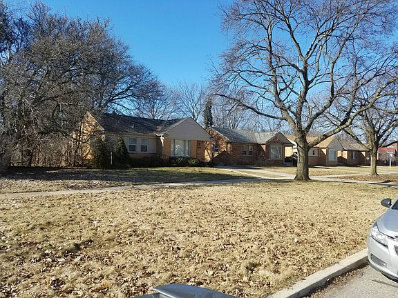 4th image of 8401 W Parkway St