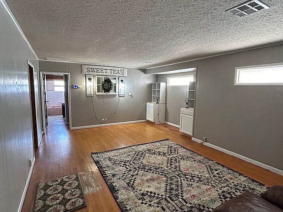 3rd image of 302 E Cherry St