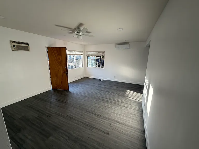 3316 W 112th St #1 — Photo 1