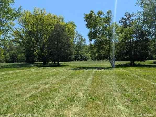 2840 Tatham Rd, Saginaw, MI 48601