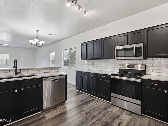3rd image of 440 E SADDLE Way