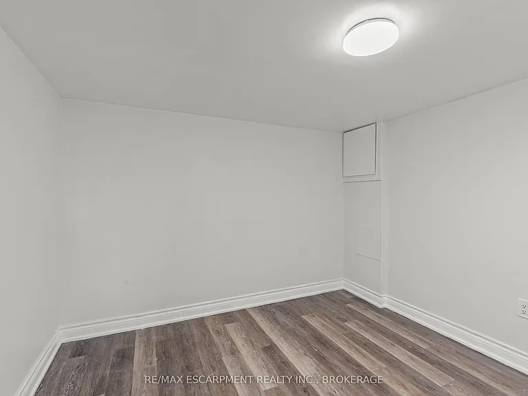14 Westmount Ave #LOWER — Photo 12